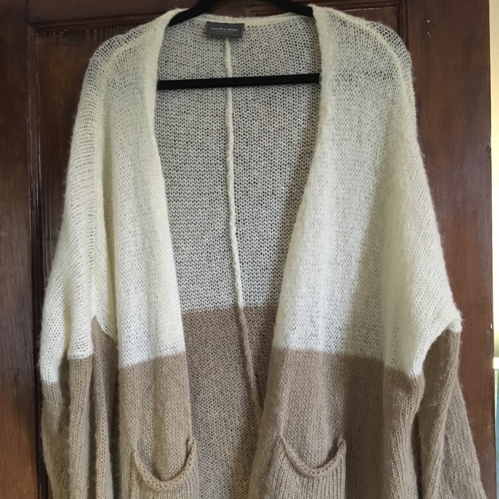 Long, light, soft two tone sweater w/pockets
